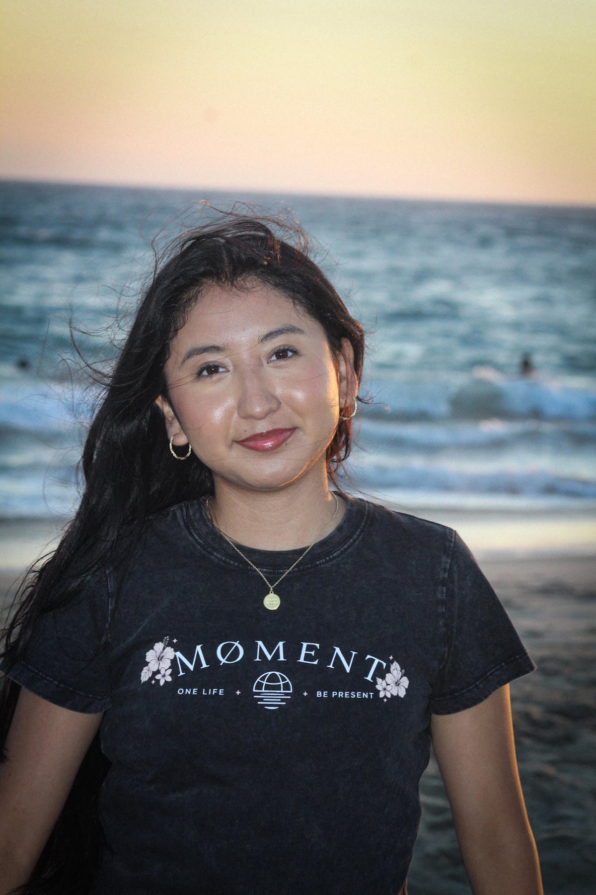 MØMENT Womens Vintage Logo Tee